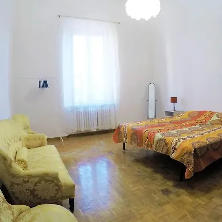 Gabry's Three-bedroom Big Near Center & Train Station To Pisa And Florence & Ferries To Sardegna Corsica Apartment Livorno