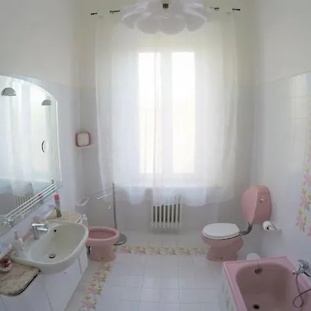 Apartment Gabry's Three-bedroom Big Near Center & Train Station To Pisa And Florence & Ferries To Sardegna Corsica *
