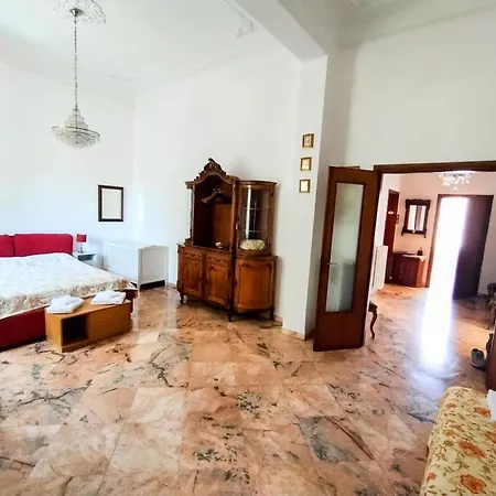 Apartment Gabry's Three-bedroom Big Near Center & Train Station To Pisa And Florence & Ferries To Sardegna Corsica *