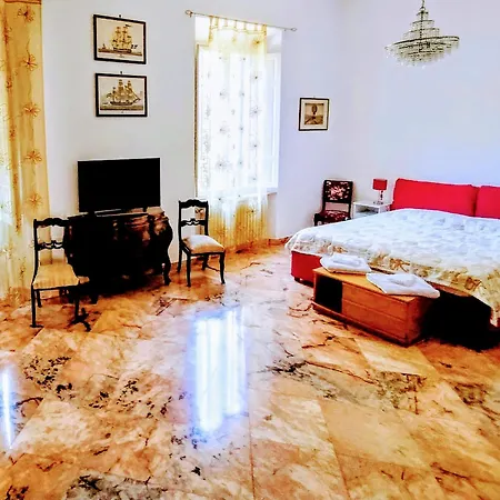 Apartment Gabry's Three-bedroom Big Near Center & Train Station To Pisa And Florence & Ferries To Sardegna Corsica *